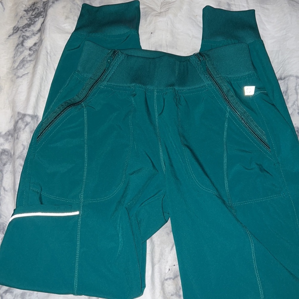 Infinity Green Scrub Set - Picture 2 of 2